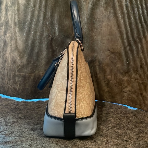 Coach purse - Picture 3 of 8